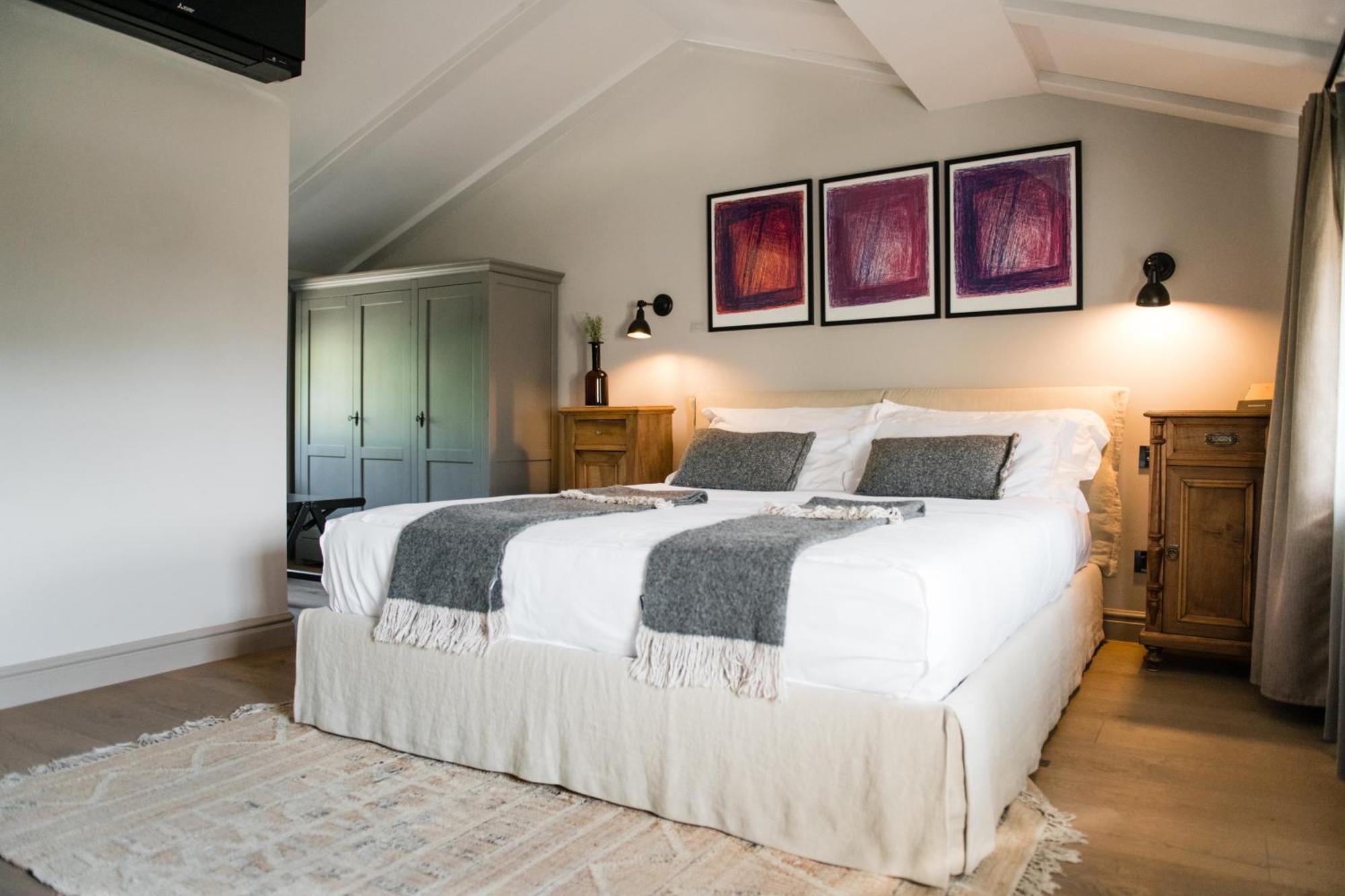 San Canzian Hotel & Residences - Small Luxury Hotels Of The World Buje Δωμάτιο φωτογραφία