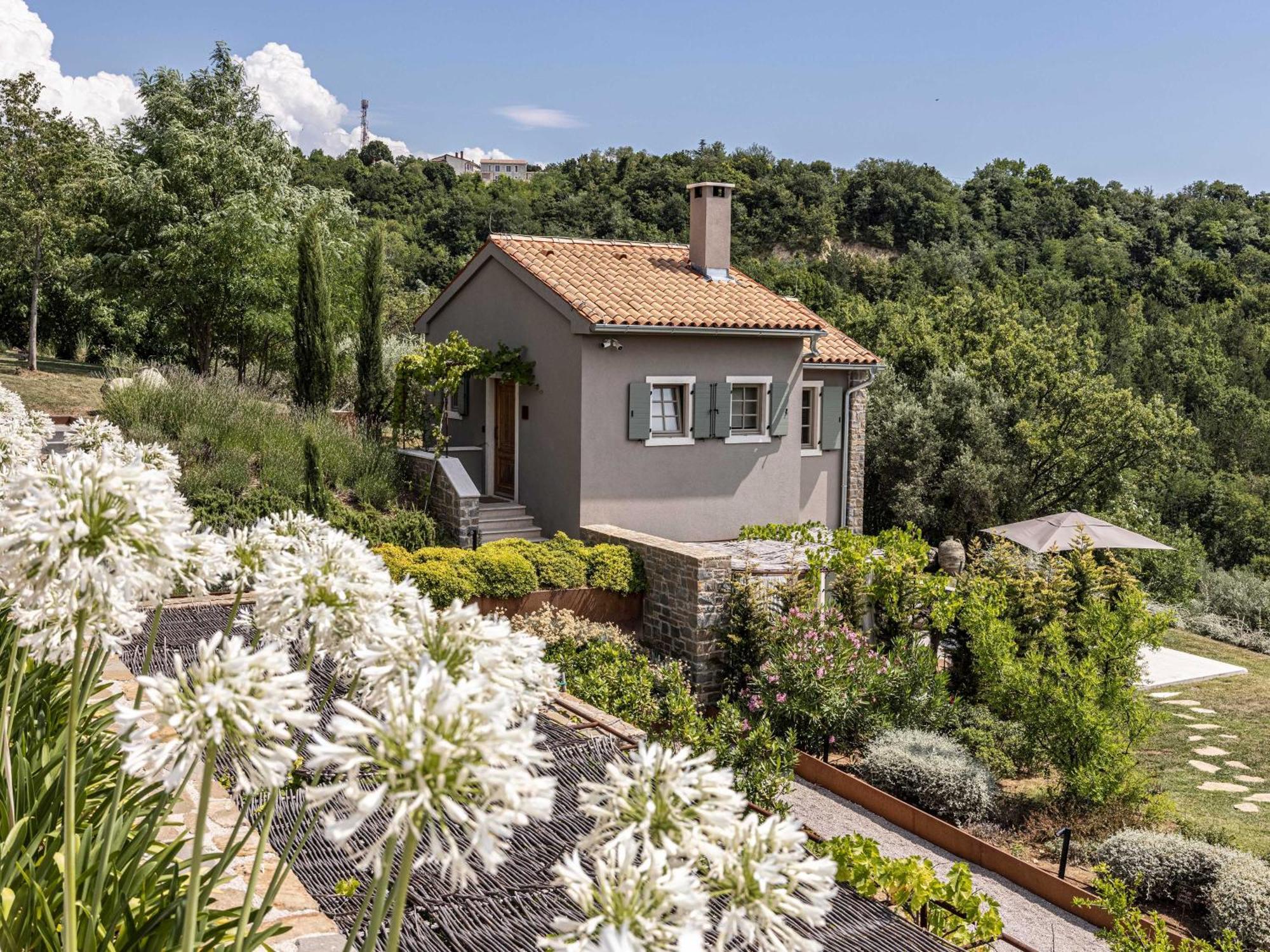 San Canzian Hotel & Residences - Small Luxury Hotels Of The World Buje Εξωτερικό φωτογραφία