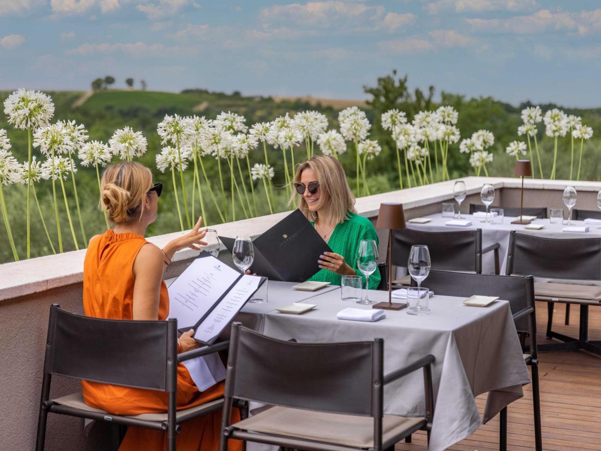 San Canzian Hotel & Residences - Small Luxury Hotels Of The World Buje Εξωτερικό φωτογραφία