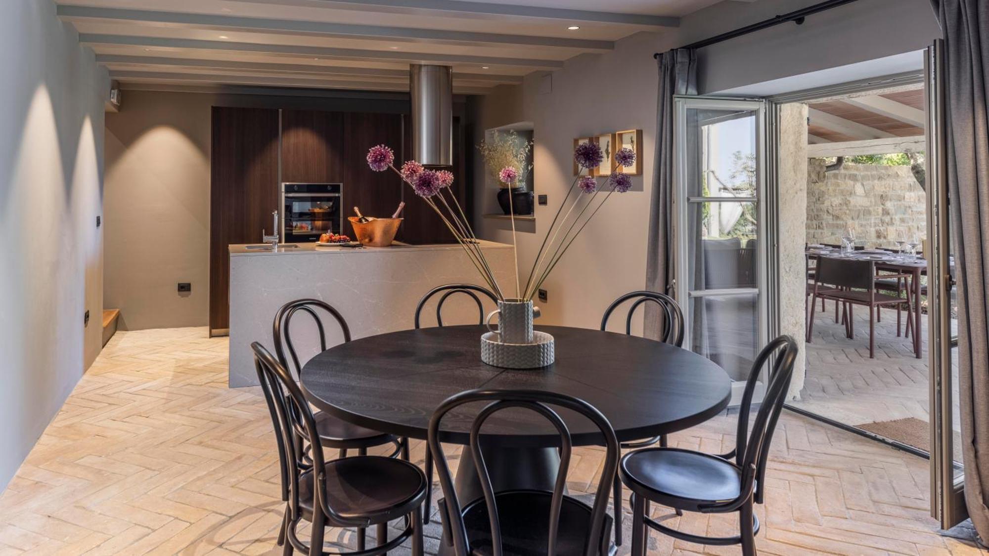 San Canzian Hotel & Residences - Small Luxury Hotels Of The World Buje Δωμάτιο φωτογραφία