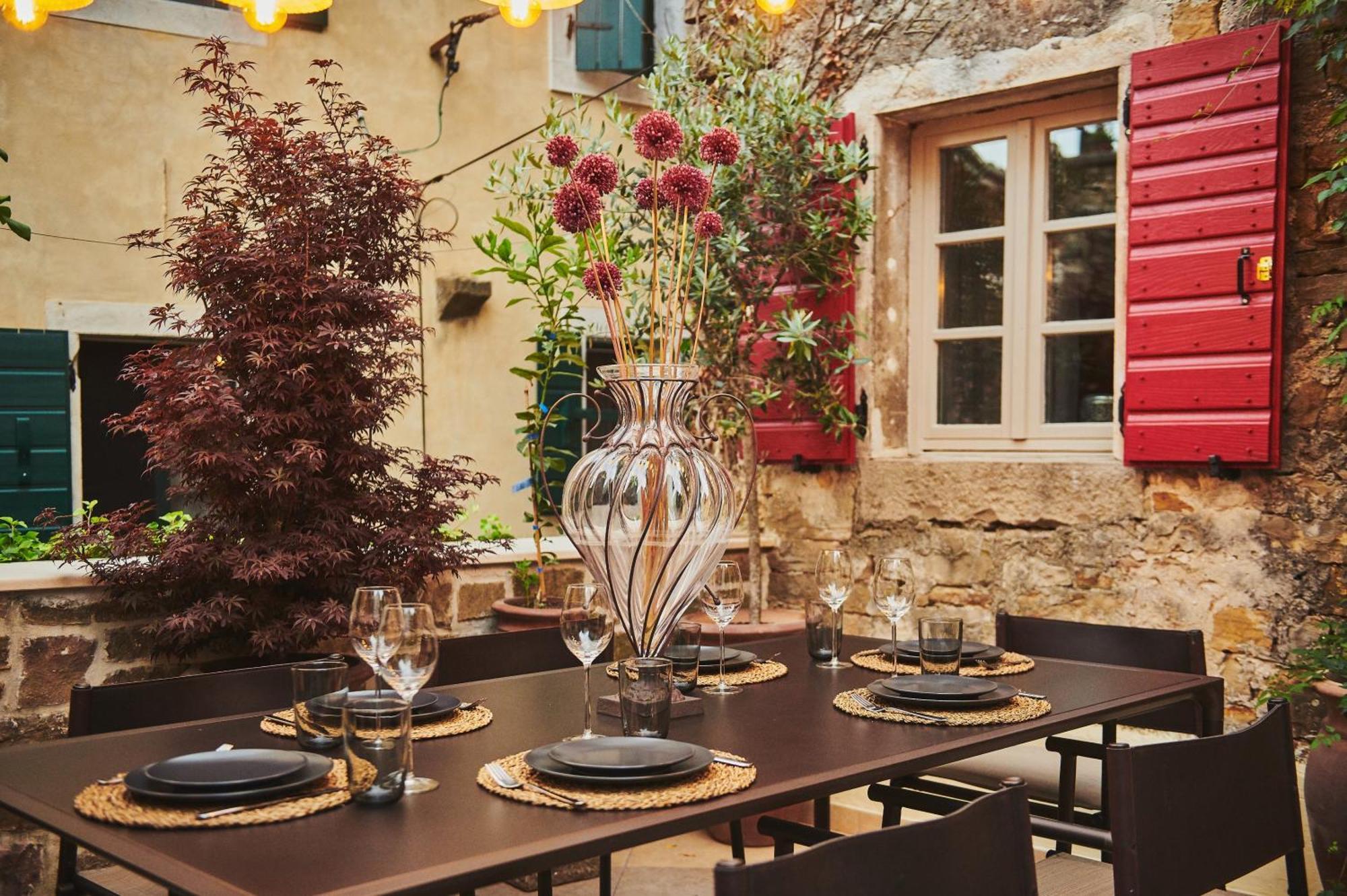 San Canzian Hotel & Residences - Small Luxury Hotels Of The World Buje Δωμάτιο φωτογραφία