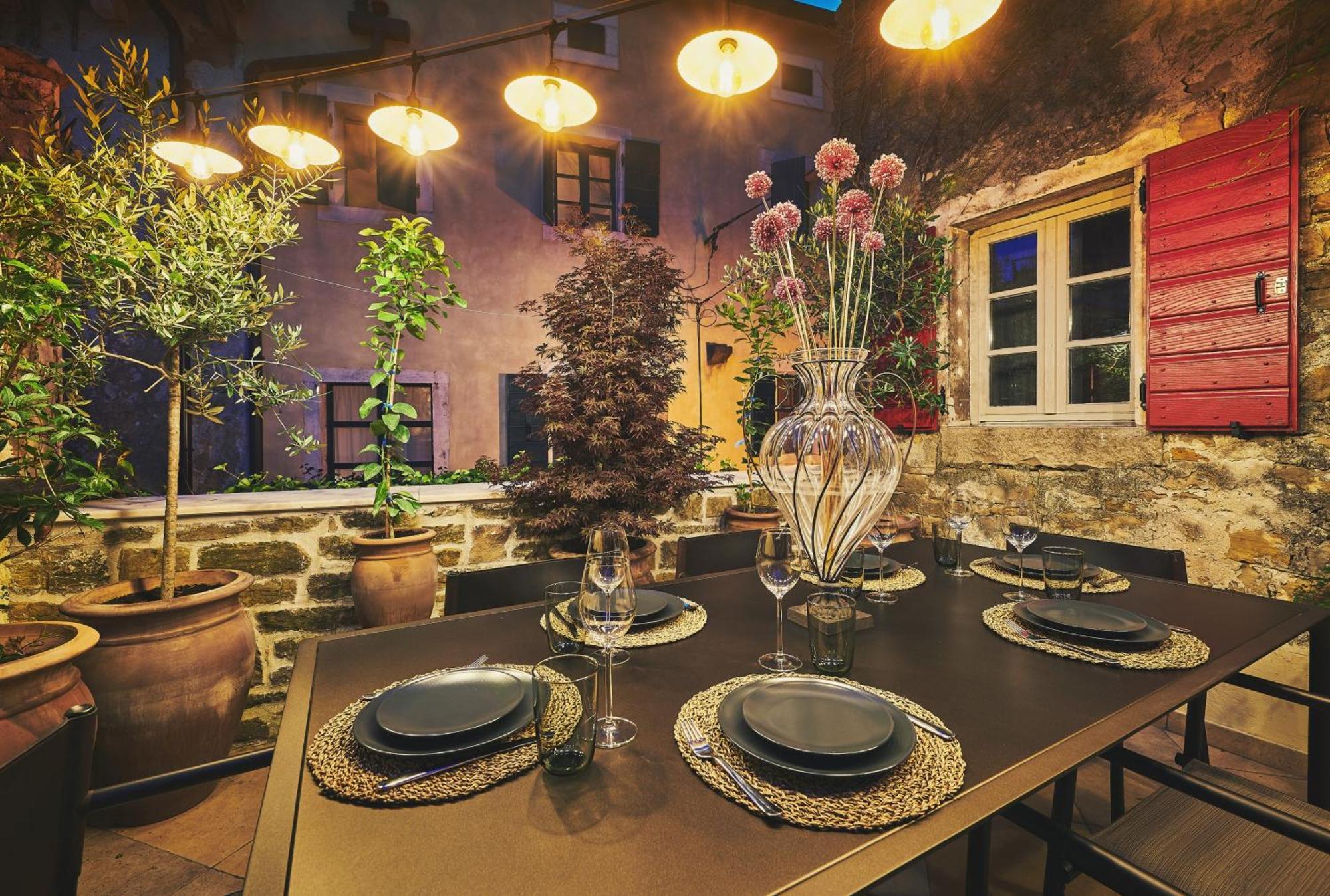 San Canzian Hotel & Residences - Small Luxury Hotels Of The World Buje Δωμάτιο φωτογραφία
