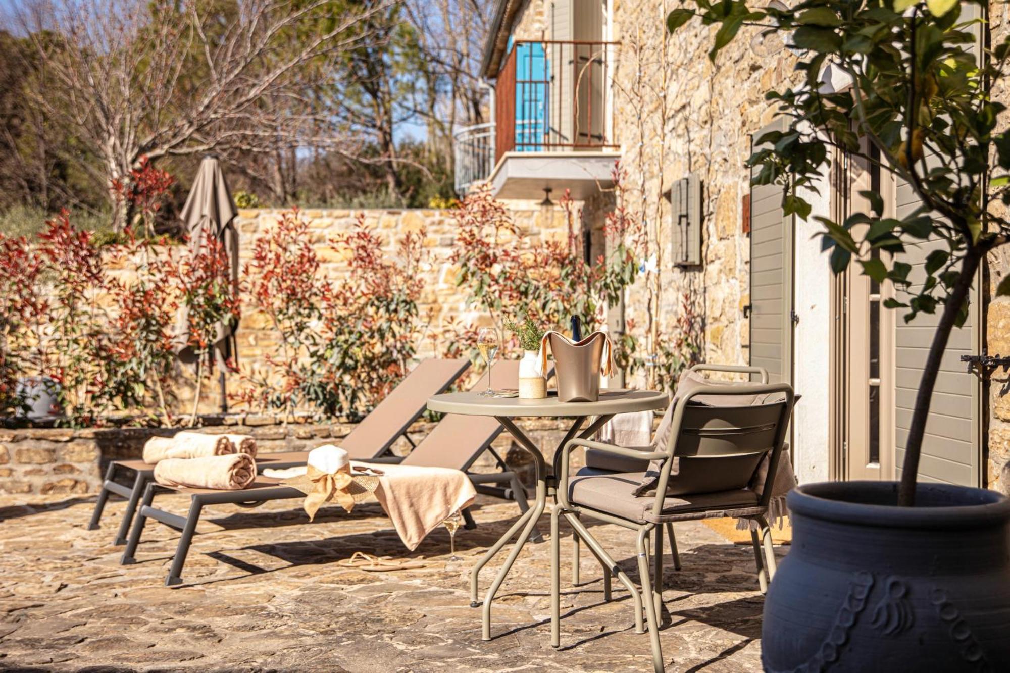 San Canzian Hotel & Residences - Small Luxury Hotels Of The World Buje Δωμάτιο φωτογραφία
