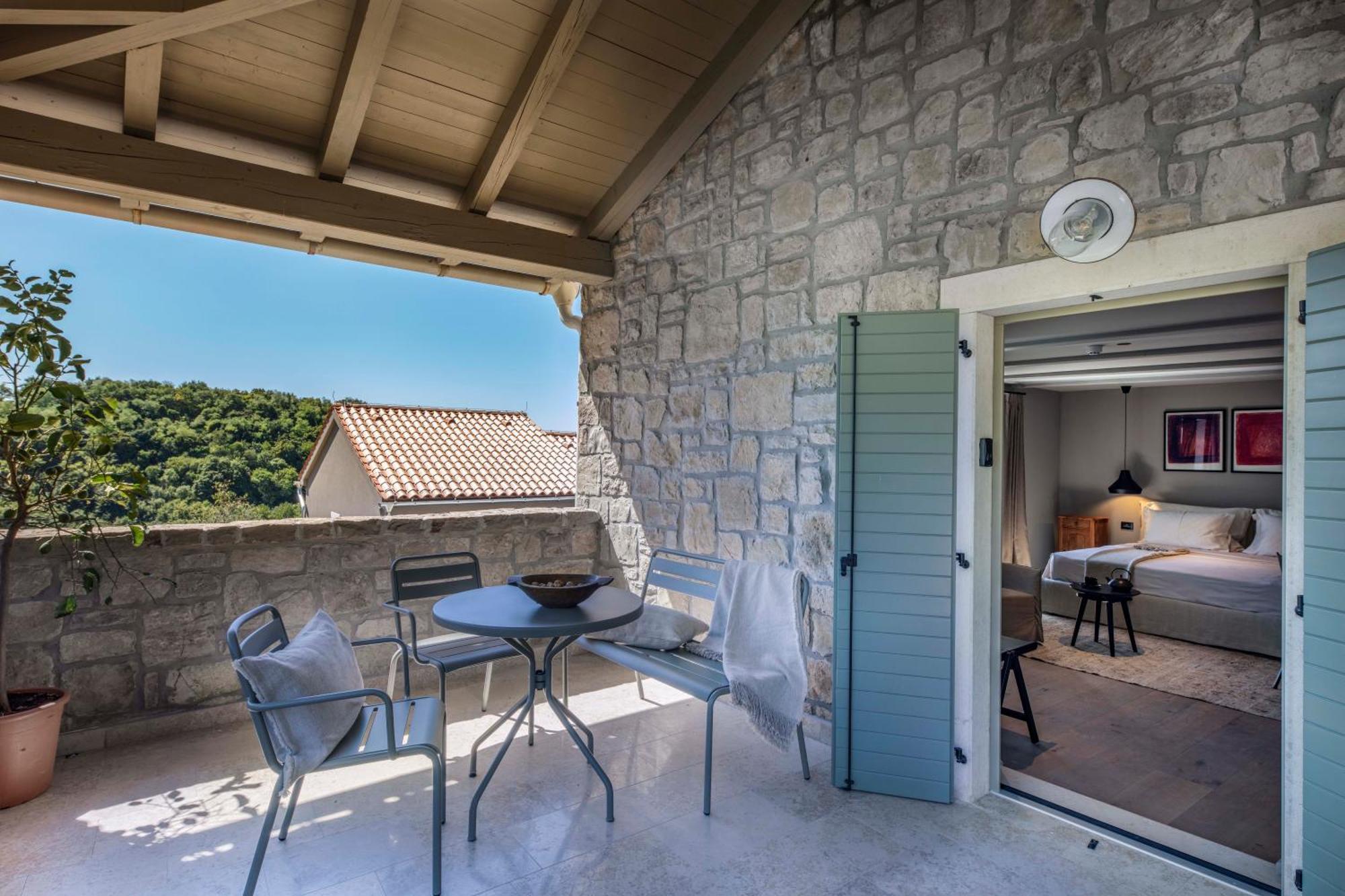 San Canzian Hotel & Residences - Small Luxury Hotels Of The World Buje Δωμάτιο φωτογραφία